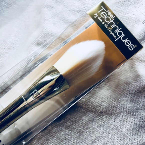 Real techniques foundation brush - Picture 3 of 3